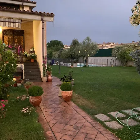 Vila Est *